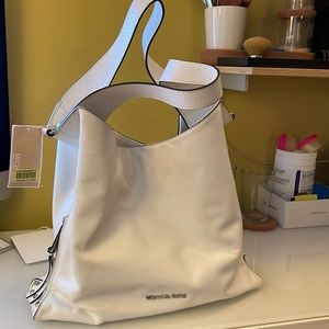 Michael Kors Devon hand bag white. New with tags